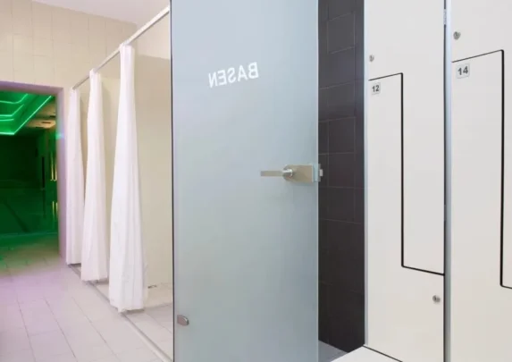 Light I-shaped HPL system walls